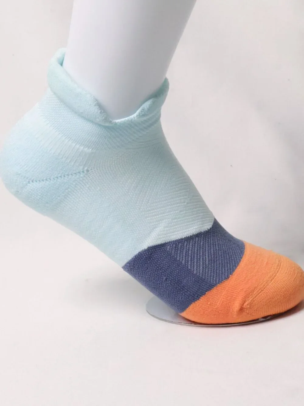 [Size M] Feetures Ankle Socks Thick Tab Running Sock